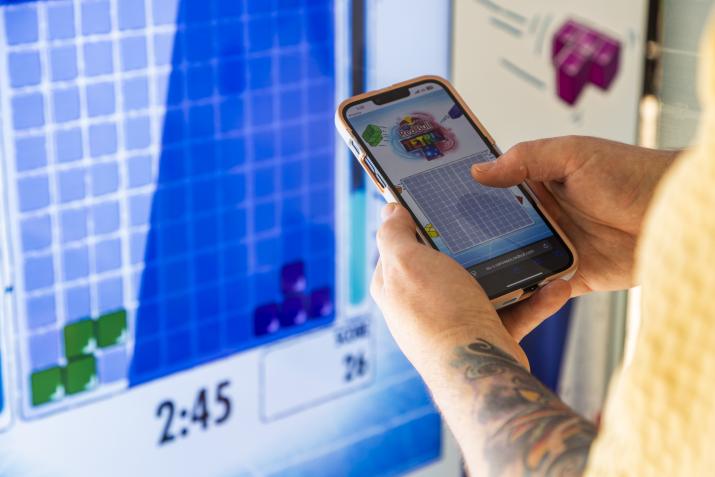 Red Bull x Tetris OOH Advertising Campaign on JCDecaux Static Bus Shelter in Chicago